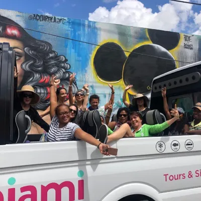 Open Miami bus filled with customers